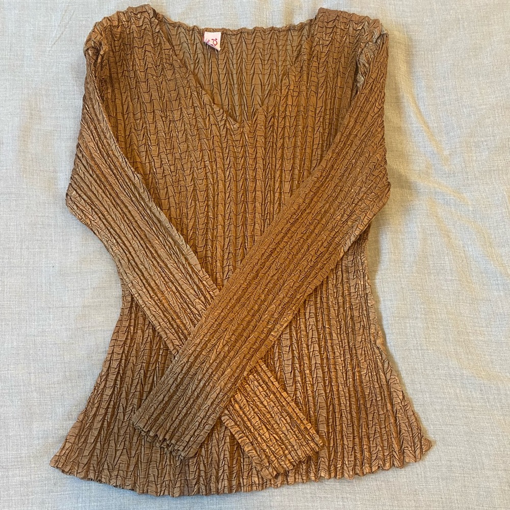 Y2K Gold Popcorn/Crinkle Long Sleeve Shirt Size S/M